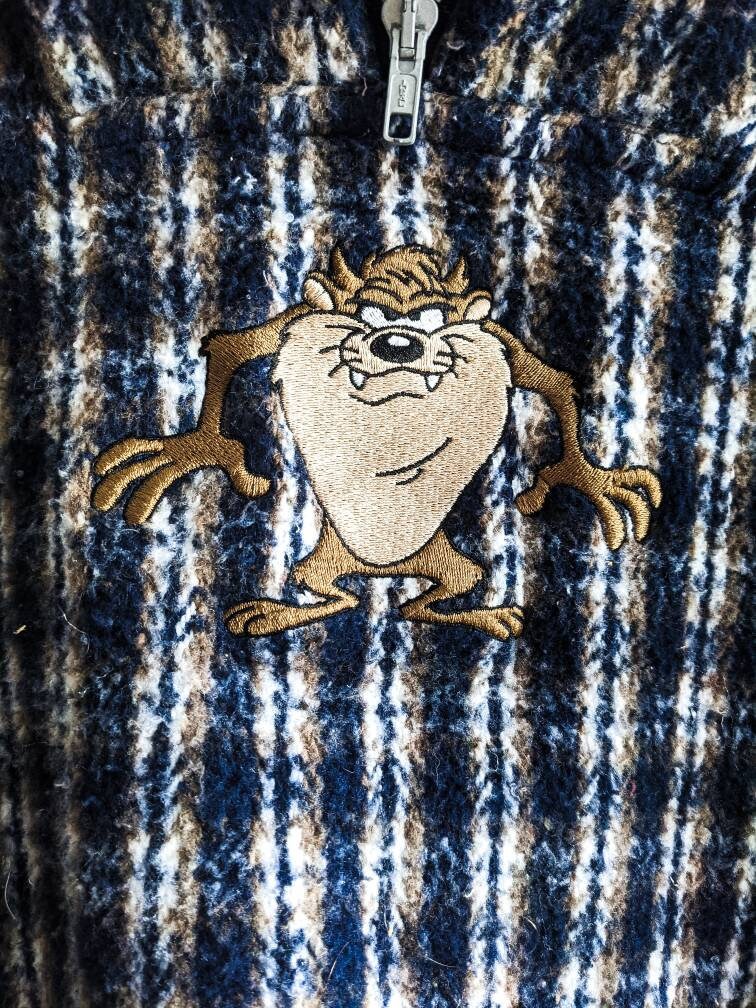 RARE Taz - Vintage Six Flags Tasmanian Devil Embroidered Quarter Zip Warner Bros Sweater